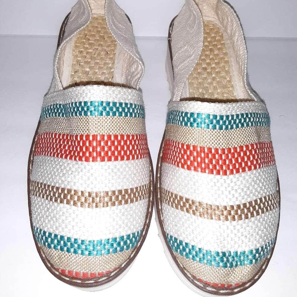 Woven slip on shoes - size 35 (4-5)